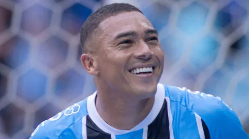 Carlos Vinícius brilhou em Grêmio x Juventude