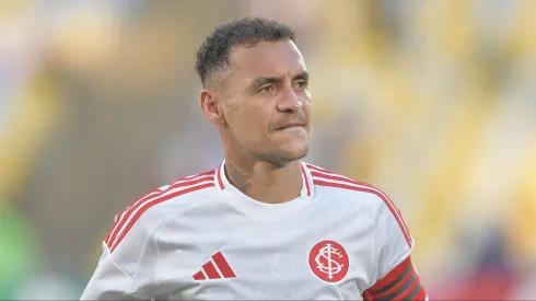 Alan Patrick mandou a real no Internacional.