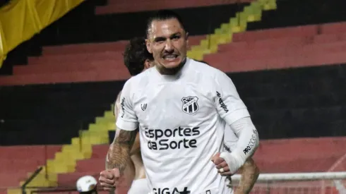 Vina jogador do Ceara comemora gol durante a partida contra o Sport na Ilha do Retiro em Recife (PE), pelo Campeonato Brasileiro A 2025. Foto: Marlon Costa/AGIF