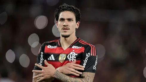 Pedro jogador do Flamengo comemora seu gol durante partida contra o Vitoria no estádio Maracanã pelo campeonato Brasileiro A 2025. Foto: Thiago Ribeiro/AGIF