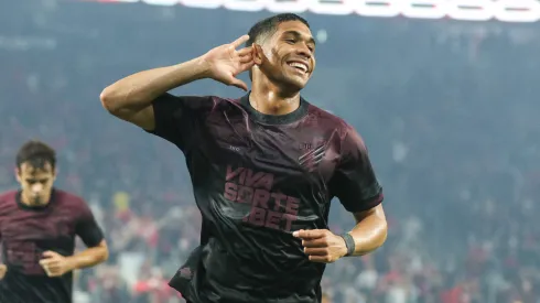 Julimar brilhou na vitória do Athletico-PR sobre o Amazonas na Série B