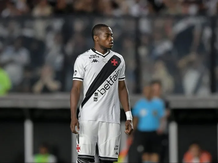 Andrés Gómez, do Vasco, chama atenção da imprensa colombiana