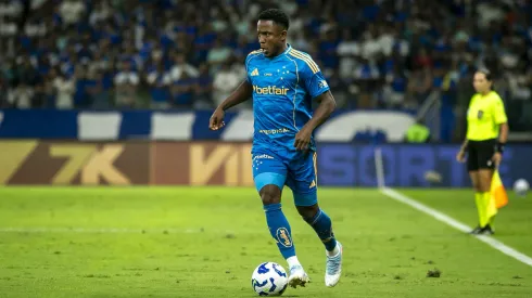 Sinisterra jogador do Cruzeiro durante partida contra o Sport no estadio Mineirao pelo campeonato Brasileiro A 2025.