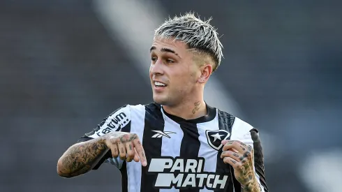 Diego Hernández virou assunto no Botafogo.