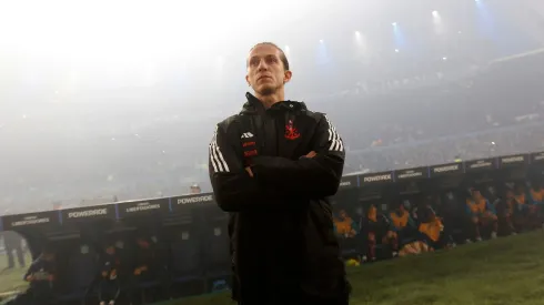 Filipe Luís em Racing x Flamengo pela Libertadores 2025. Foto: Marcos Brindicci/Getty Images