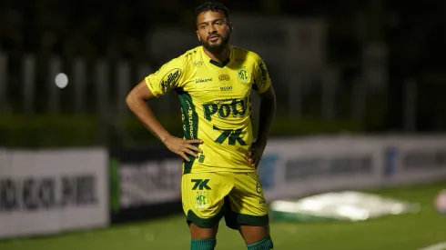 Reinaldo jogador do Mirassol durante partida contra o Sao Paulo no estadio Jose Maria de Campos Maia pelo campeonato Brasileiro A 2025. Foto: Vinicius Silva/AGIF