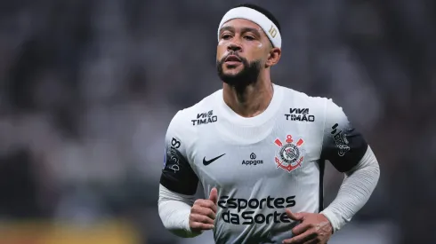 Memphis Depay jogador do Corinthians durante partida contra o Huracan no estadio Arena Corinthians pelo campeonato Copa Sul-americana 2025.