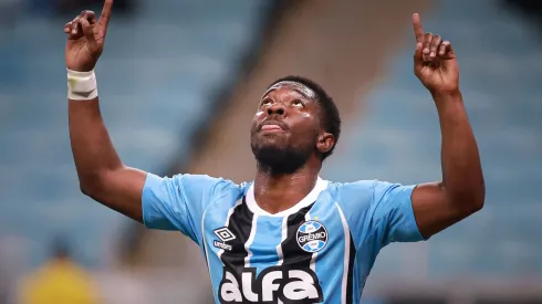 Amuzu, atacante do Grêmio. Foto: Maxi Franzoi/AGIF