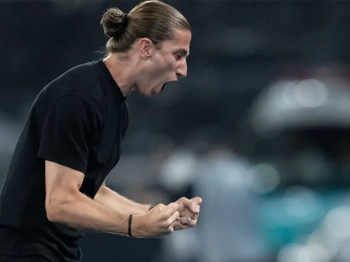 Filipe Luís deve escalar time misto contra o Sport