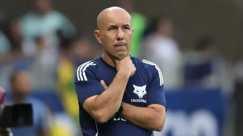 Leonardo Jardim tecnico do Cruzeiro durante partida contra o Vitoria no estadio Mineirao pelo campeonato Brasileiro A 2025. Foto: Gilson Lobo/AGIF