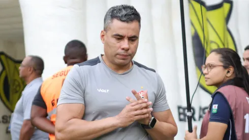 Jair Ventura tecnico do Vitoria durante partida contra o Cruzeiro no estadio Mineirao pelo campeonato Brasileiro A 2025. Foto: Gilson Lobo/AGIF