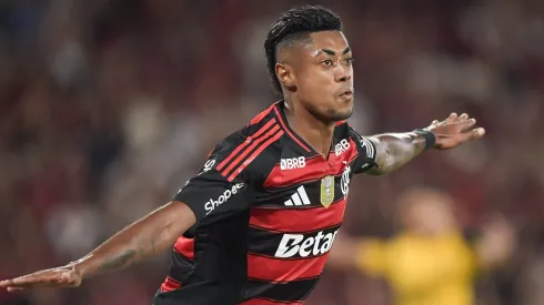 Bruno Henrique jogador do Flamengo comemora seu gol durante partida contra o Sport no estadio Maracana pelo campeonato Brasileiro A 2025. Foto: Thiago Ribeiro/AGIF
