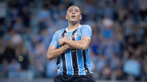 Carlos Vinícius, atacante do Grêmio. Foto: Maxi Franzoi/AGIF