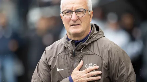 Luiz Antonio Venker de Menezese e Dorival junior tecnicos durante partida contra o Gremio no estadio Arena Corinthians pelo campeonato Brasileiro A 2025. Foto: Joisel Amaral/AGIF