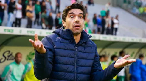 Abel Ferreira tecnico do Palmeiras durante partida contra o Juventude no estadio Alfredo Jaconi pelo campeonato Brasileiro A 2025. Foto: Luiz Erbes/AGIF