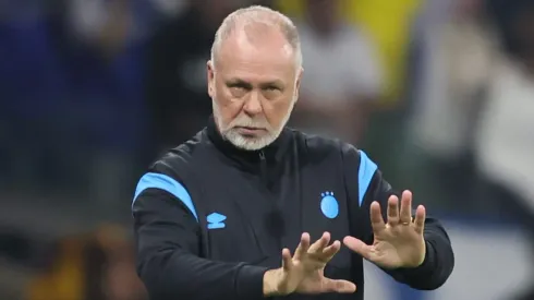 Mano Menezes evita polêmica no Grêmio ao comentar falas de Cristian Olivera