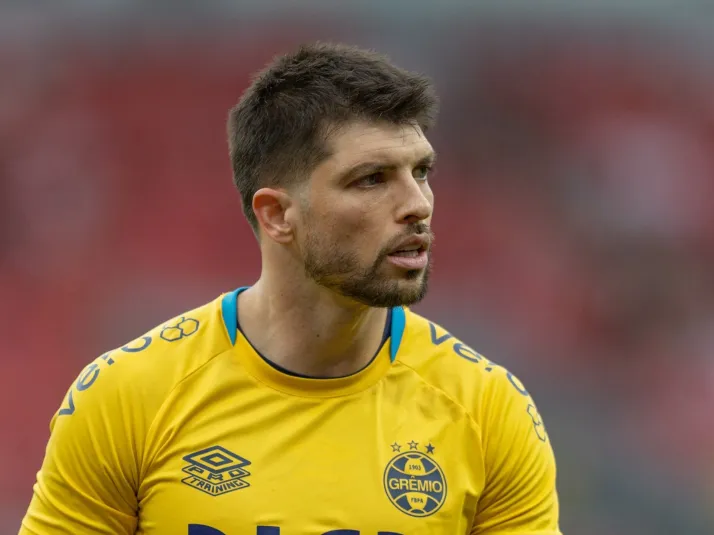 Tiago Volpi é criticado após derrota do Grêmio