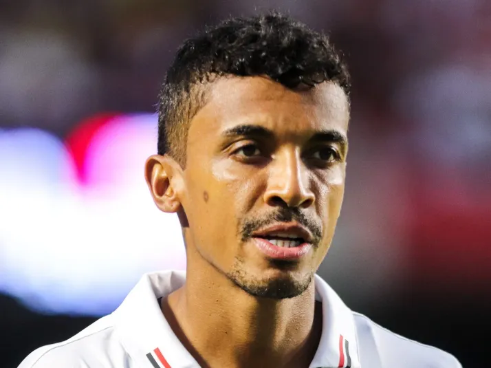 Luiz Gustavo faz cobrança no São Paulo pensando em 2026