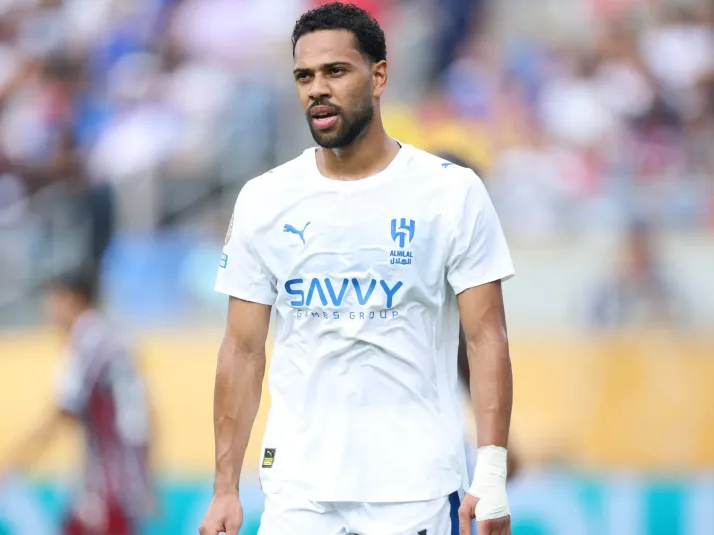 Sem clube, Renan Lodi treina no Athletico-PR para manter a forma