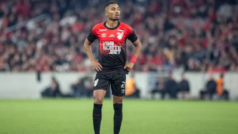 Leozinho pode ser titular em Athletico-PR x Volta Redonda