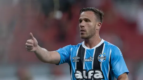 Arthur jogador do Gremio durante partida contra o Internacional no estadio Beira-Rio pelo campeonato Brasileiro A 2025.