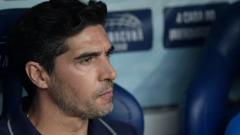 Abel Ferreira técnico do Palmeiras durante partida contra o Flamengo no estádio Maracanã pelo campeonato Brasileiro A 2025. Foto: Thiago Ribeiro/AGIF