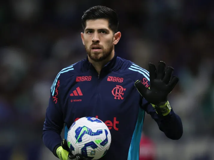 Flamengo avança para renovar com Rossi; duração do vínculo é discutida