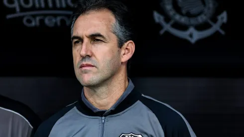 SP – SAO PAULO – 09/11/2025 – BRASILEIRO A 2025, CORINTHIANS X CEARA – Leo Conde tecnico do Ceara durante partida contra o Corinthians no estadio Arena Corinthians pelo campeonato Brasileiro A 2025. Foto: Fabio Giannelli/AGIF