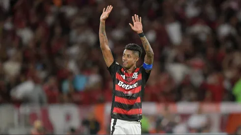 Bruno Henrique jogador do Flamengo comemora seu gol durante partida contra o Santos no estadio Maracana pelo campeonato Brasileiro A 2025. Foto: Thiago Ribeiro/AGIF