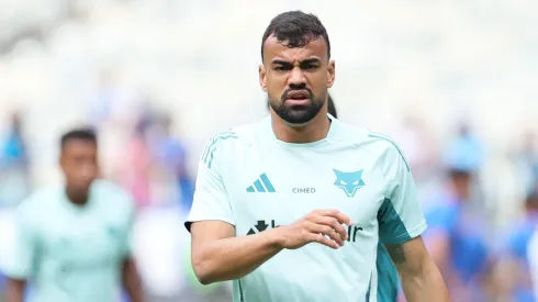 Fabricio Bruno jogador do Cruzeiro durante aquecimento antes da partida contra o Fluminense no estadio Mineirao pelo campeonato Brasileiro A 2025. Foto: Gilson Lobo/AGIF