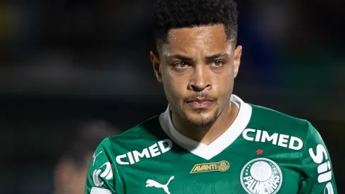 Vitor Roque jogador do Palmeiras lamenta durante partida contra o Mirassol no estádio Jose Maria de Campos Maia pelo campeonato Brasileiro A 2025. Foto: Joisel Amaral/AGIF