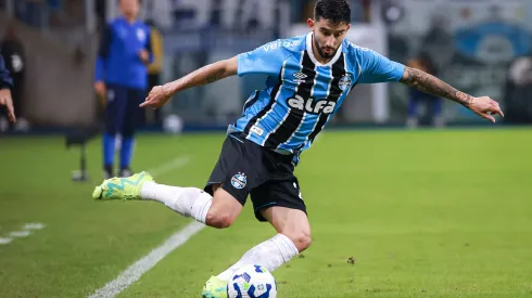 Villasanti, meia do Grêmio. Foto: Maxi Franzoi/AGIF