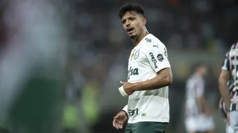 Gabriel Menino jogador do Palmeiras durante partida contra o Fluminense no estadio Maracana pelo campeonato Brasileiro A 2022.