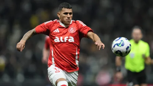 Aguirre em ação pelo Internacional no Brasileiro