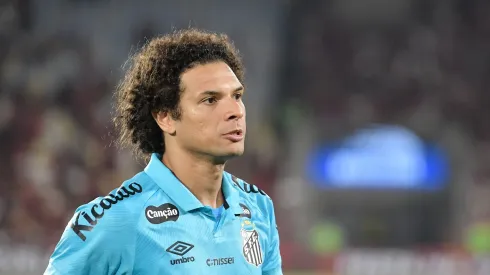 Willian Arao jogador do Flamengo durante partida contra o Santos no estádio Maracanã pelo campeonato Brasileiro A 2025. Foto: Thiago Ribeiro/AGIF