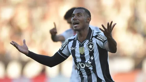 Cuiabano em ação pelo Botafogo. Foto: Thiago Ribeiro/AGIF