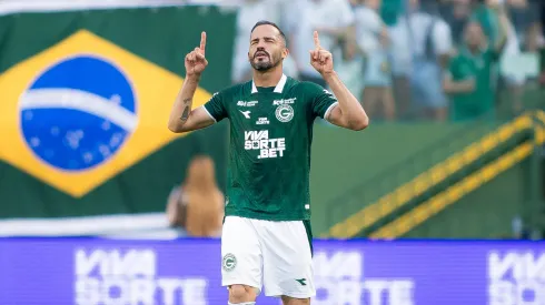Anselmo Ramon jogador do Goias comemora seu gol durante partida contra o Novorizontino no estadio Serrinha pelo campeonato Brasileiro B 2025. Foto: Isabela Azine/AGIF