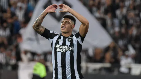 Luis Henrique jogador do Botafogo durante partida contra o Internacional no estadio Engenhao pelo campeonato Brasileiro A 2023. Foto: Thiago Ribeiro/AGIF