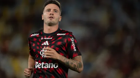 Saul jogador do Flamengo durante aquecimento antes da partida contra o Vitoria no estadio Maracana pelo campeonato Brasileiro A 2025.