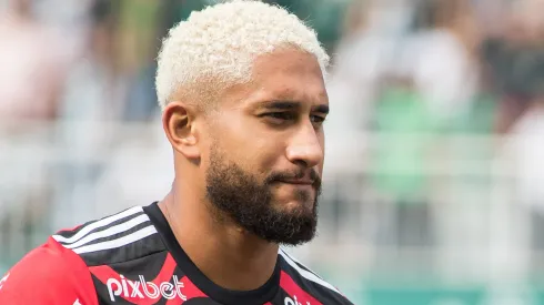 Pablo jogador do Flamengo durante execucao do hino nacional antes da partida contra o Coritiba no estadio Couto Pereira pelo campeonato Brasileiro A 2022.
