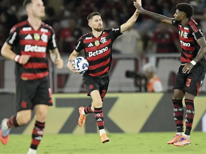 Flamengo decide liderança diante de um Maracanã lotado