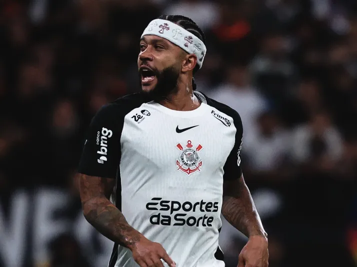Memphis Depay sofre entorse no joelho e desfalca o Corinthians