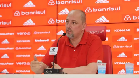 Alessandro Barcellos, presindete do Internacional, em entrevista coletiva (Imagem: Ricardo Duarte/Internacional)