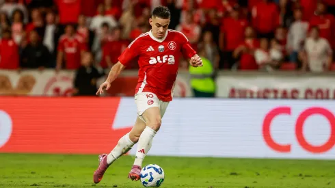 Rafael Borré segue contestado no Internacional