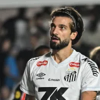 Lautaro Díaz treina no Santos, mas presença contra o Sport é incógnita após problema