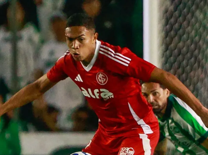 Internacional prepara mudança no meio-campo contra o Vasco