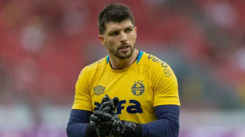 RS – PORTO ALEGRE – 21/09/2025 – BRASILEIRO A 2025, INTERNACIONAL X GREMIO – Tiago Volpi jogador do Gremio durante partida contra o Internacional no estadio Beira-Rio pelo campeonato Brasileiro A 2025. Foto: Liamara Polli/AGIF