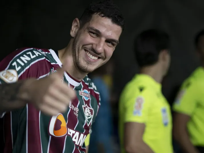 Possível salário de Nino vira tema no Fluminense