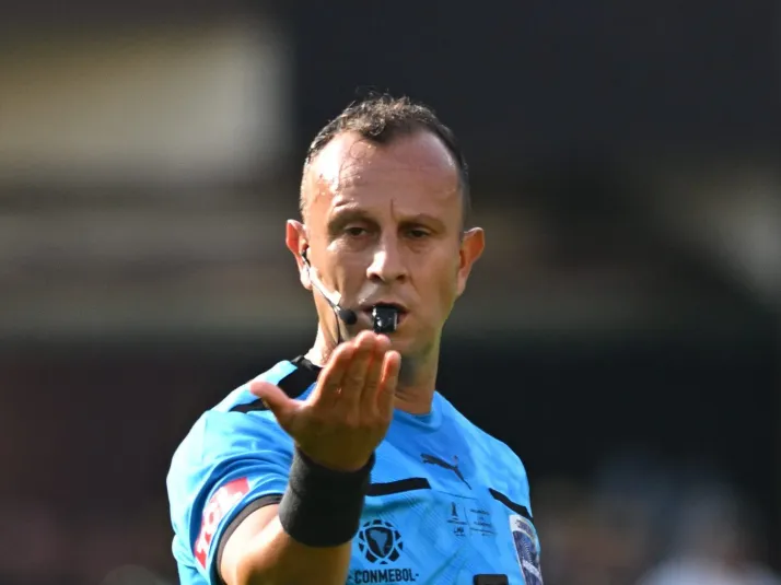 Palmeiras se irrita com arbitragem após derrota para o Flamengo