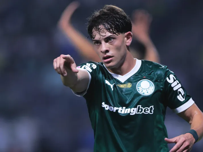 Abel Ferreira dá aval e Palmeiras aceita negociar Giay e Micael